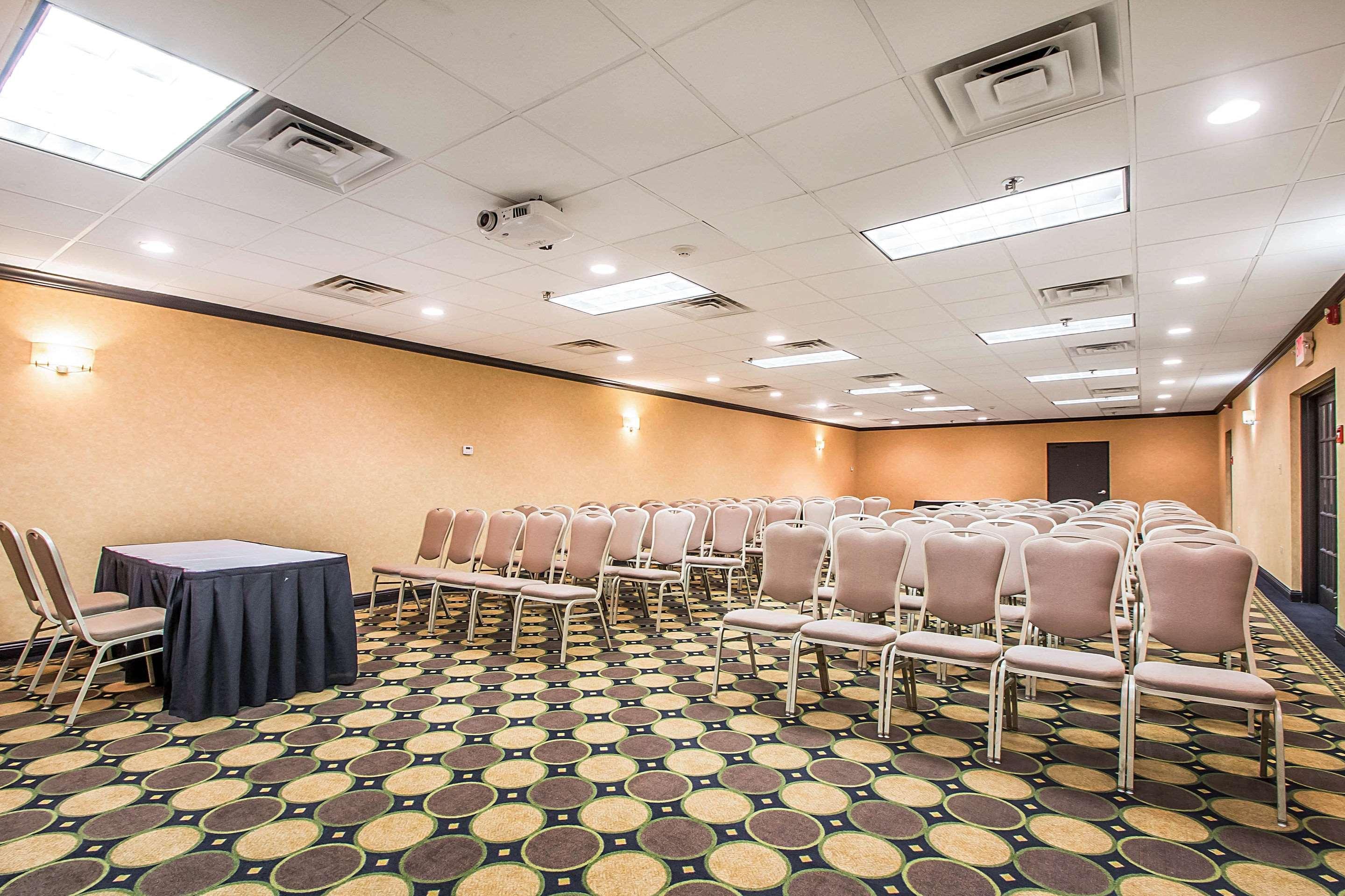Clarion Inn Elmhurst - Oak Brook Near I-88, I-290, I-294 Экстерьер фото