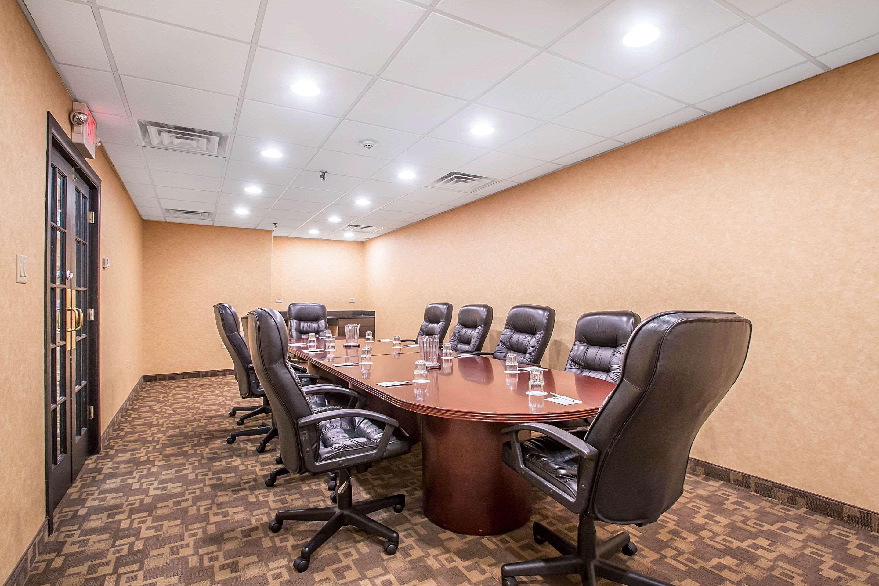 Clarion Inn Elmhurst - Oak Brook Near I-88, I-290, I-294 Экстерьер фото