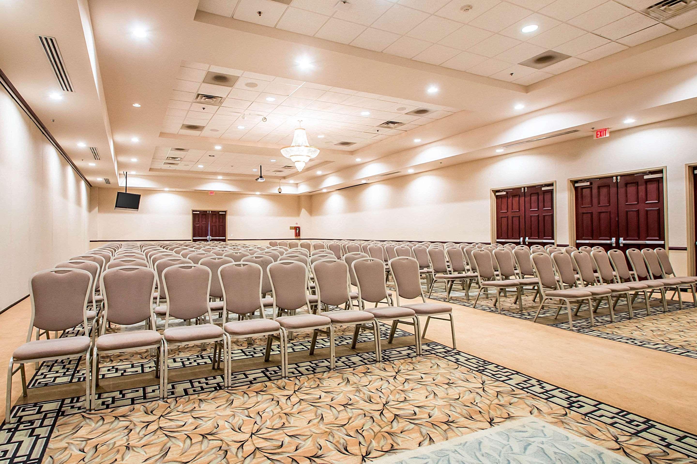 Clarion Inn Elmhurst - Oak Brook Near I-88, I-290, I-294 Экстерьер фото