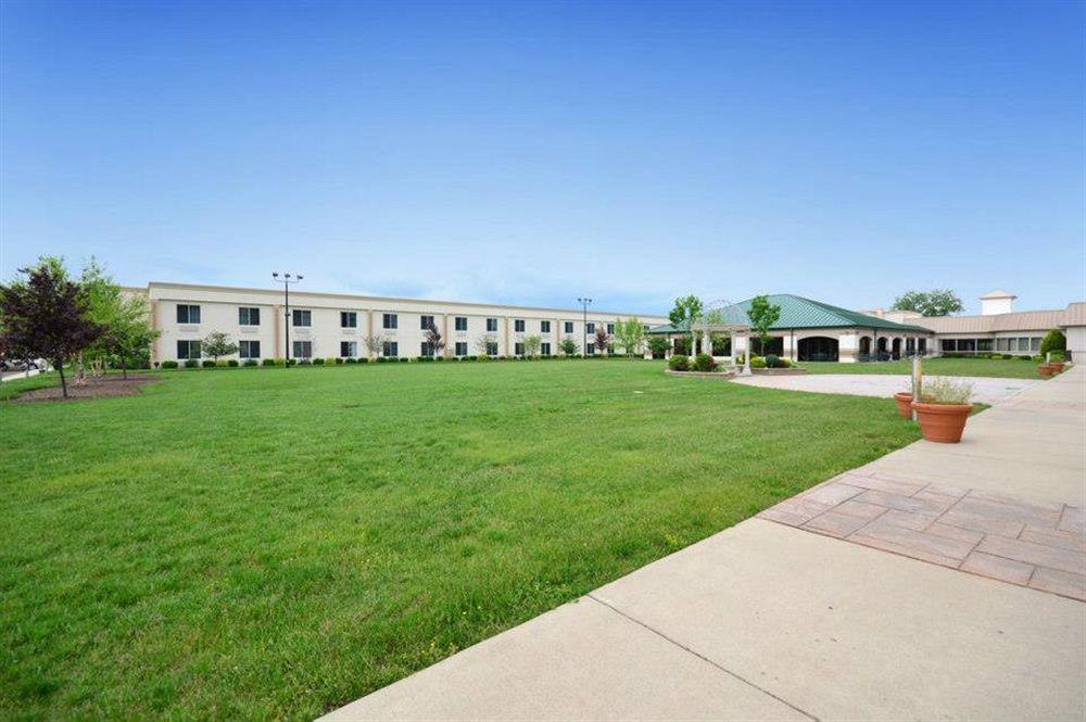 Clarion Inn Elmhurst - Oak Brook Near I-88, I-290, I-294 Экстерьер фото